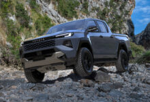 Photo of Toyota Hilux сменил поколение: интерьер в стиле Land Cruiser Prado и разнообразная техника