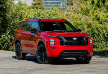 Не заморачивались: представлен Nissan Rogue PHEV, он же чуть переделанный Mitsubishi Outlander Photo of Не заморачивались: представлен Nissan Rogue PHEV, он же чуть переделанный Mitsubishi Outlander