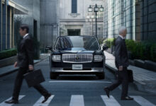 Представительский седан Toyota Century: скромные обновки и нескромное подорожание Photo of Представительский седан Toyota Century: скромные обновки и нескромное подорожание